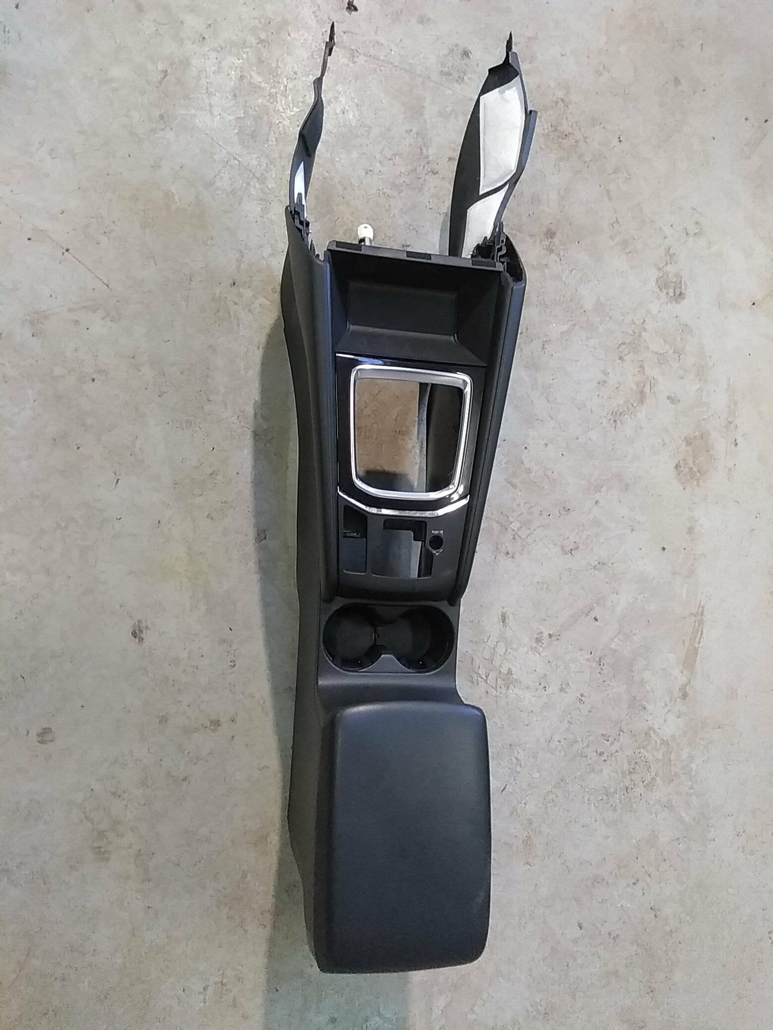 https://www.accessoiresautofr.com/wp-content/uploads/A0001/auto-6/autoparts24-2/PAUA0009G28241.jpg