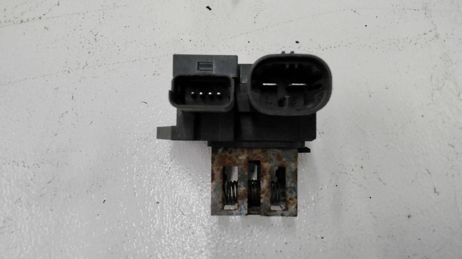 https://www.accessoiresautofr.com/wp-content/uploads/A0001/auto-6/autoparts24-2/PAUA0015ML2500677.jpg