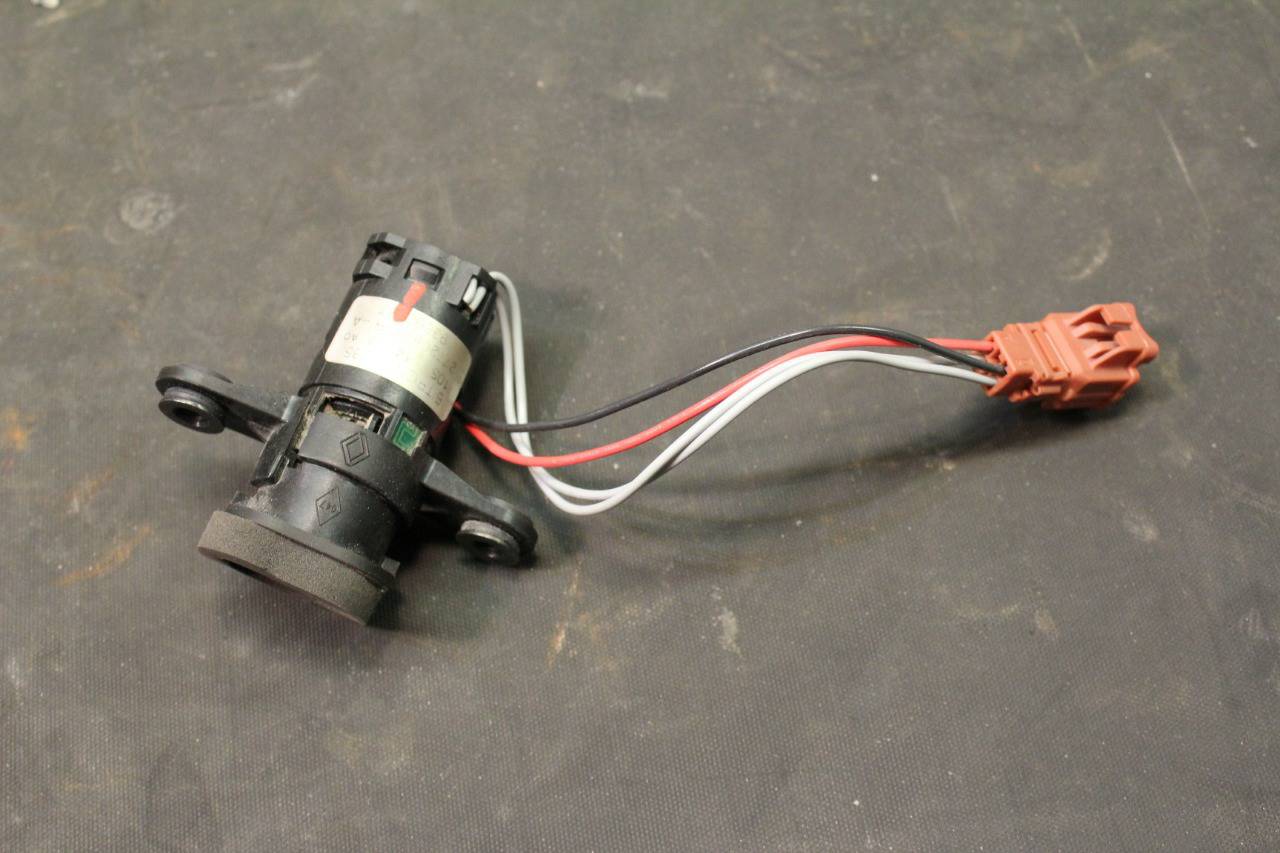 https://www.accessoiresautofr.com/wp-content/uploads/A0001/auto-6/autoparts24-2/PAUD00361257863.jpg