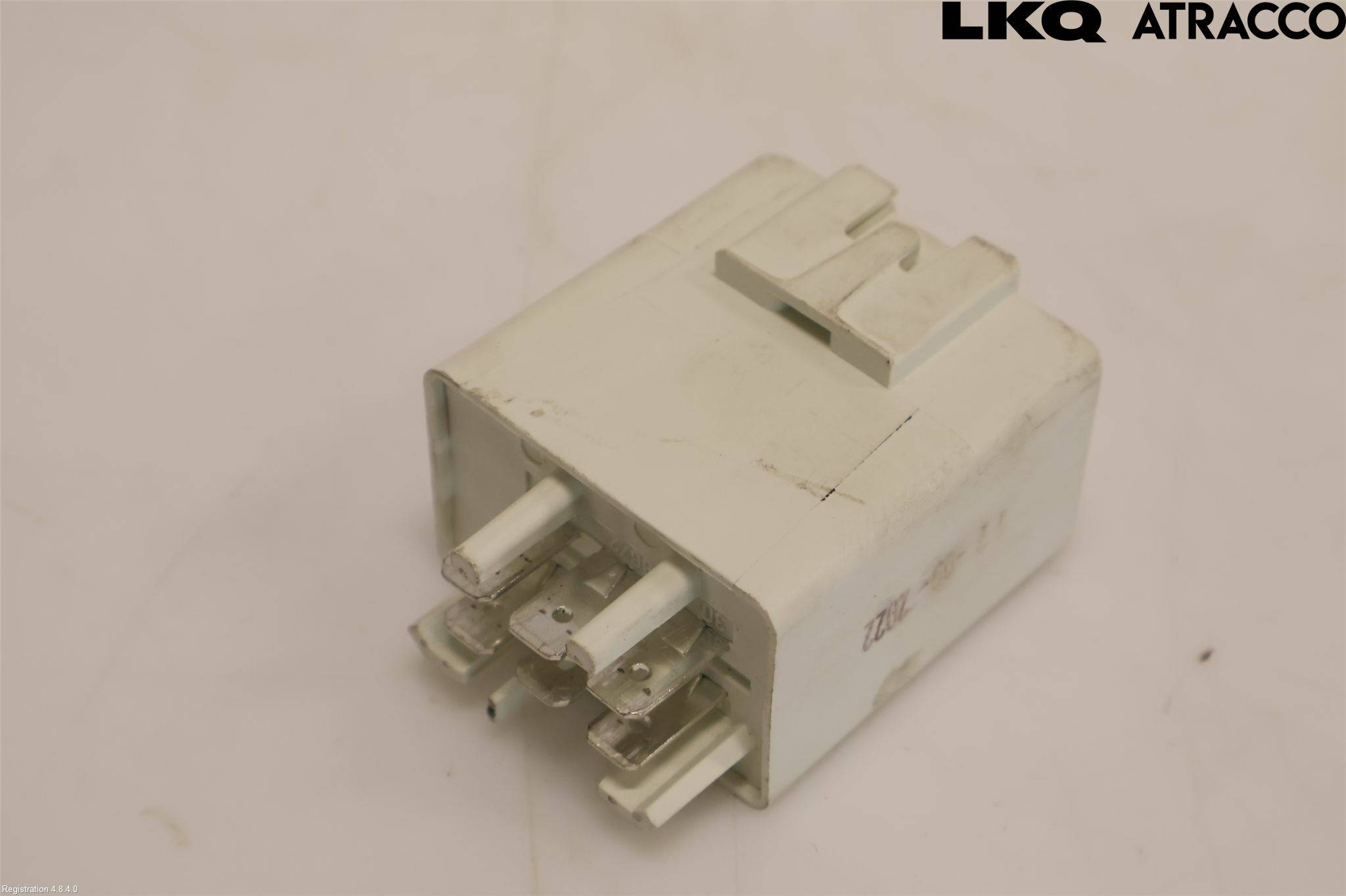 https://www.accessoiresautofr.com/wp-content/uploads/A0001/auto-6/autoparts24-2/PAUD0071639787.jpg