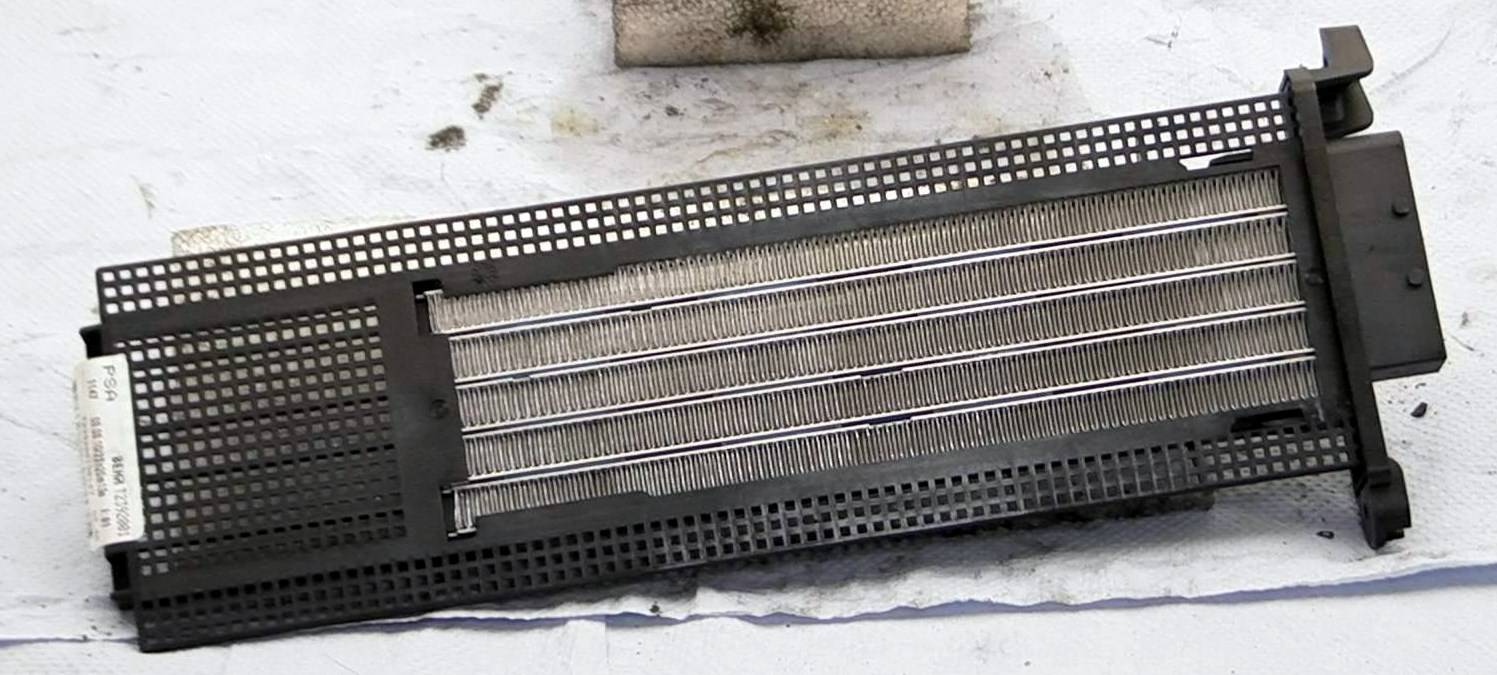 https://www.accessoiresautofr.com/wp-content/uploads/A0001/auto-6/autoparts24-3/PAUA0009F13801.jpg