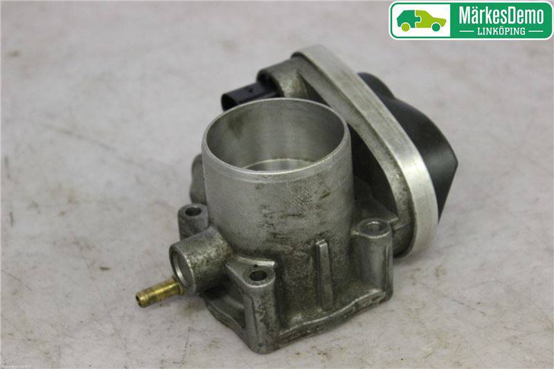 https://www.accessoiresautofr.com/wp-content/uploads/A0001/auto-6/autoparts24-3/PAUD0071584588.jpg