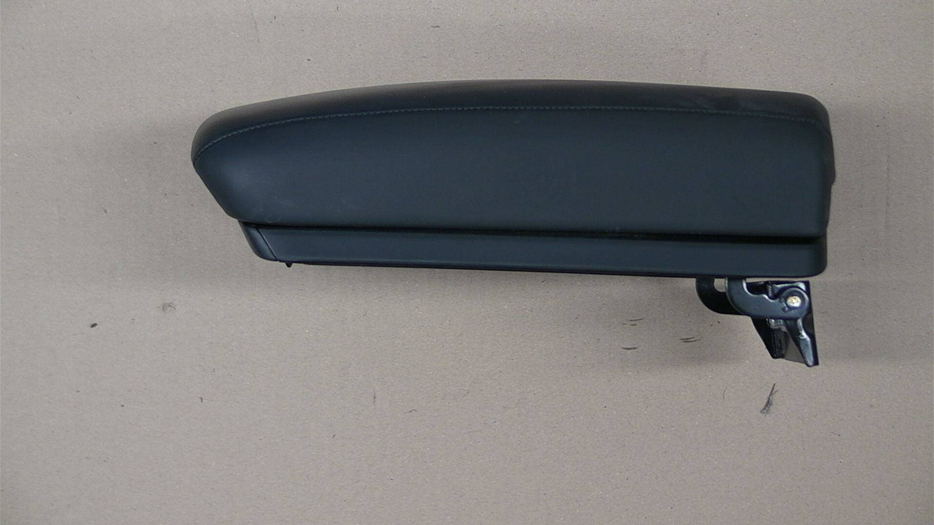 https://www.accessoiresautofr.com/wp-content/uploads/A0001/auto-6/autoparts24/PAUA0038M90116.jpg